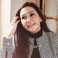 Maia Estianty dan kecantikan alaminya. (Instagram/maiaestiantyreal)