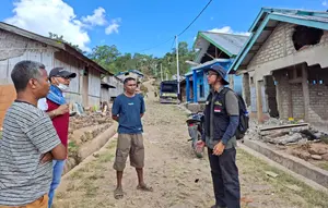 Cerita Rafki, Menembus Sungai hingga Pegunungan Demi Bantu Korban Gempa NTT