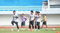 Para pemain PSIM Yogyakarta tetap serius melakukan sesi latihan di tengah ketidakjelasan status kompetisi Liga 2. (Dok. PSIM)