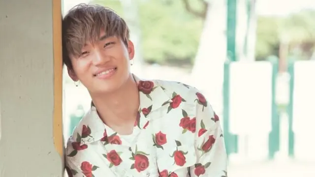 [Bintang] 8 Idol K-Pop yang Mempunyai Suara Falsetto