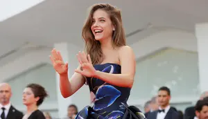 Tips Jaga Badan Setelah Lahiran ala Model Victoria’s Secret Barbara Palvin