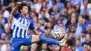 Andalan baru Brighton and Hove Albion asal Jepang, Kaoru Mitoma didatangkan pada awal musim 2021/2022 dari Kawasaki Frontale dan langsung dipinjamkan ke klub Belgia Union SG selama semusim. Tampil di Premier League sejak 2022/2023, hingga kini ia telah bermain dalam 37 laga bersama Seagulls di Premier League dengan raihan 8 gol dan 9 assist. (AFP/Glyn Kirk)
