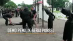 Ratusan pemilik gerai ponsel di Yogyakarta menggelar aksi demonstrasi.