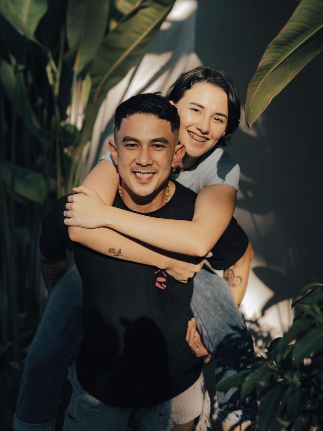 6 Potret Terbaru Dahlia Poland dengan Rambut Pendek, Bikin Pangling