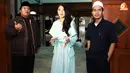 Indah Dewi Pertiwi mengunjungi Mesjid Agung Sunda Kelapa, Menteng, Jakarta Pusat. (Liputan6.com/Irwan Fauzi)
