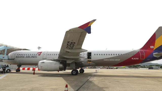 Penampakan Pintu Darurat Pesawat Asiana Airlines yang Terbuka di Udara