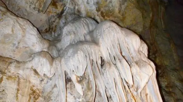 Gua Batu Cermin Labuan Bajo
