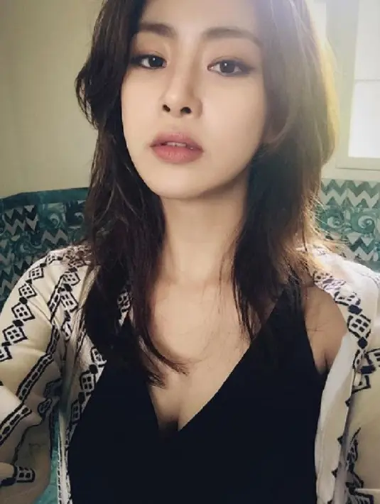 "Mereka memutuskan untuk mengakhiri hubungan, karena mereka sama-sama punya jadwal yang padat," tutur seorang perwakilan. (Instagram/reveramess_)