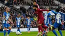 Pemain Liverpool Mohamed Salah (tengah) gagal mencetak gol ke gawang Brighton and Hove Albion pada pertandingan sepak bola putaran keempat Piala FA di Stadion Falmer, Brighton, Inggris, 29 Januari 2023. Liverpool kalah 1-2 dan harus tersingkir dari Piala FA. (AP Photo/Alastair Grant)
