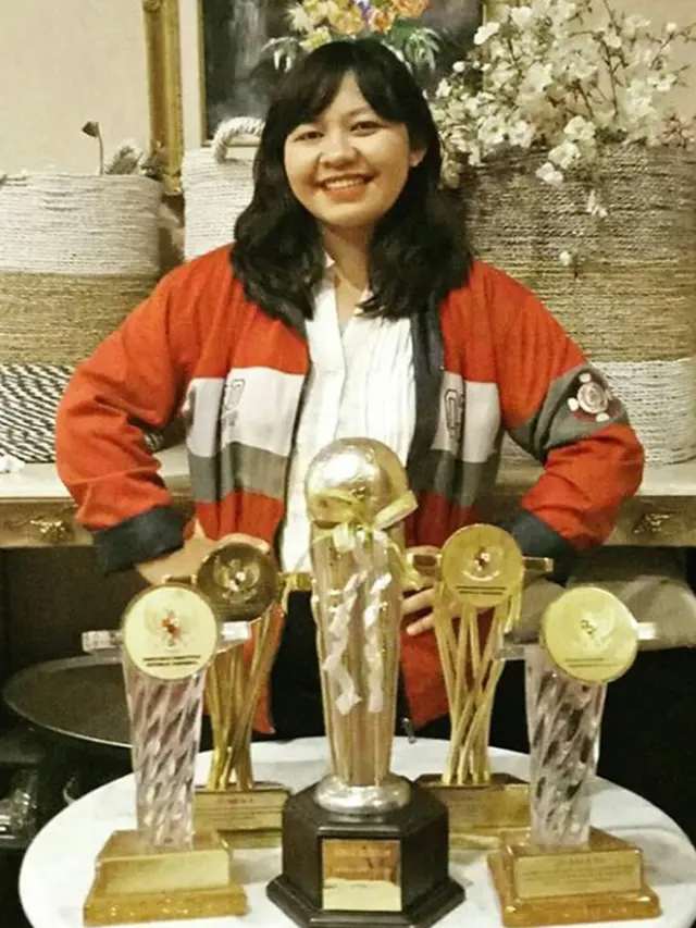 Mahasiswi Foto Pakai Jaket Ojol saat Wisuda, Kisah Perjuangan Ada di Baliknya