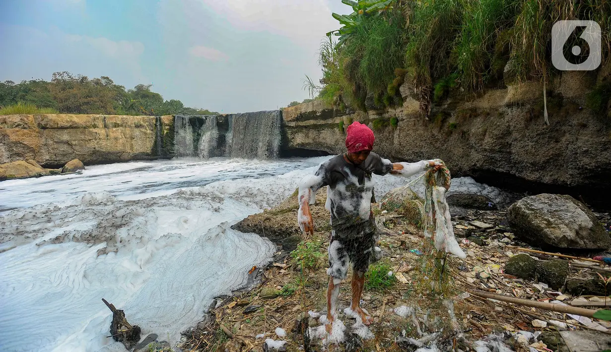 Situasi ini tentunya perlu diwaspadai karena kekurangan air bersih bisa berdampak buruk bagi kesehatan. (merdeka.com/Arie Basuki)