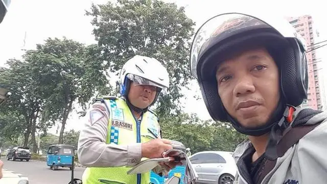 Kumpulan Potret Pemotor Tetap Ingin Eksis Meskipun Ditilang Polisi
