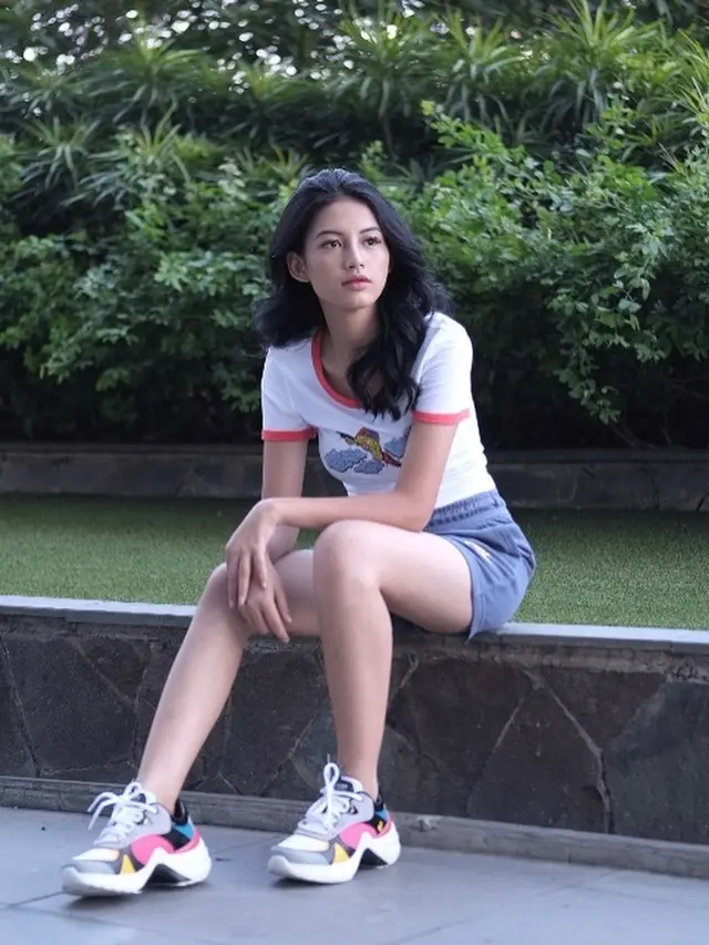 Lania Fira (https://www.instagram.com/p/CEjKA4iDKqx/)