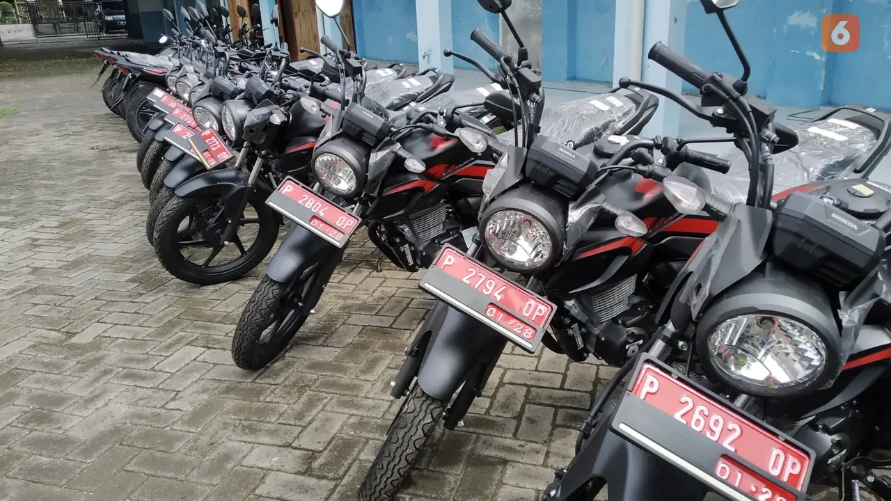 Kendaraan dinas baru untuk kepala Desa di Banyuwangi (Hermawan Arifianto/Liputan6.com)