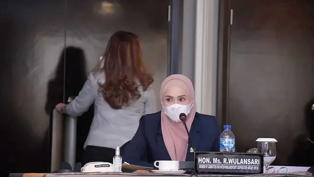 Dapat Dukungan Netizen, Ini 6 Potret Mulan Jameela saat Ngantor di DPR RI