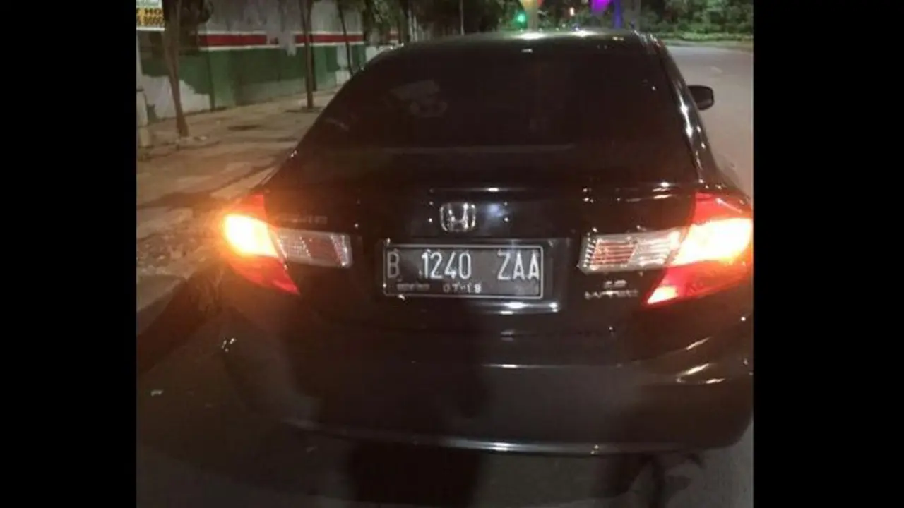 Kebut-kebutan, Anak Raja Dangdut Seruduk Sedan Parkir