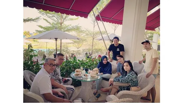 7 Gaya Nagita Slavina Saat Berlibur di Bali, Tetap Memesona