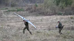 Latihan melibatkan ribuan tentara di lapangan latihan Barysaw, sebelah timur kota Minsk, kota terbesar di Belarus. (Olesya KURPYAYEVA/AFP)