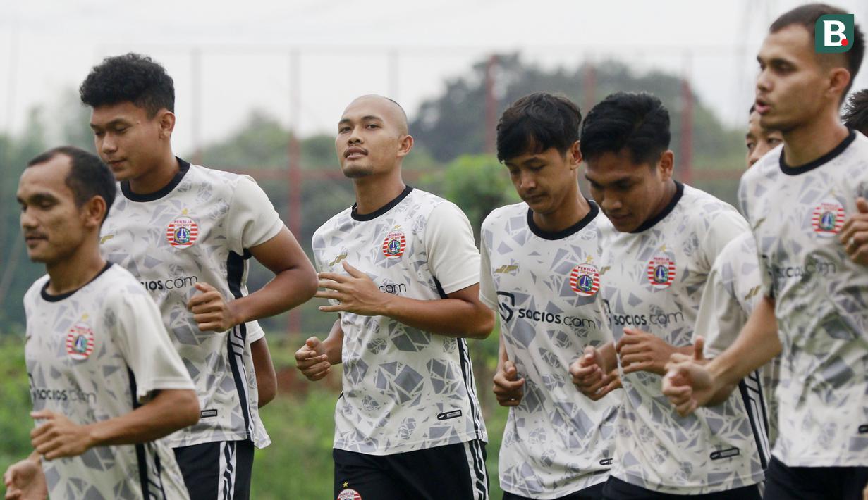 Pemain baru Persija Jakarta, Dandi Maulana, mengikuti sesi latihan di Nirwana Park, Sawangan, Jawa Barat, Rabu (4/1/2023). (Bola.com/M Iqbal Ichsan)