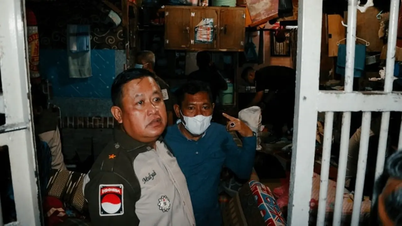 Razia kamar narapidana di Lapas Pekanbaru oleh Kepala Kanwil Kemenkumham untuk menghindari peredaran narkoba.