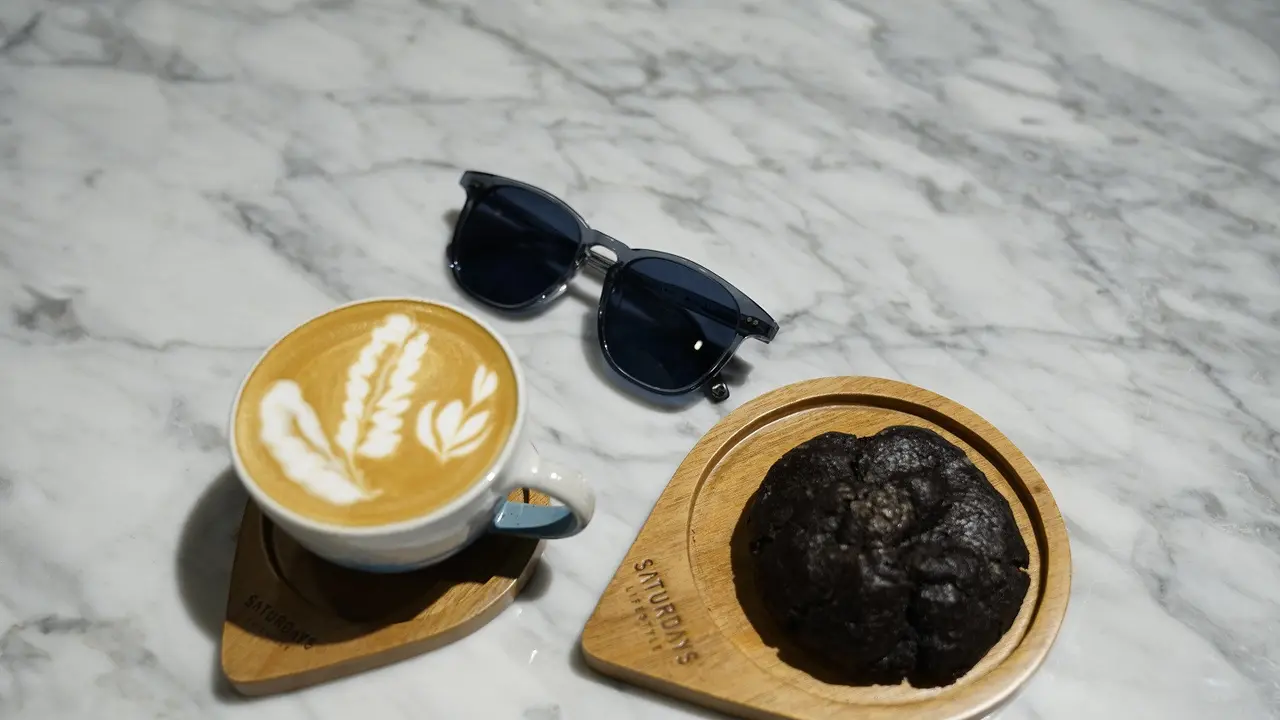 Bikin Kacamata Jadi Menyenangkan dengan Hadirnya Kafe Modern