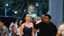 Mengenakan gaun glamor rancangan Diana Couture dengan tema “Goddess of the Sea: Transcendent Visions of Aquamarine”,  Raline menutup pertunjukan dengan gaya yang benar-benar memukau, menjadikannya sebagai satu-satunya muse yang sempurna untuk koleksi ini. Penampilannya begitu anggun dan memikat, bak dewi laut yang turun ke bumi. [@dianamputri].