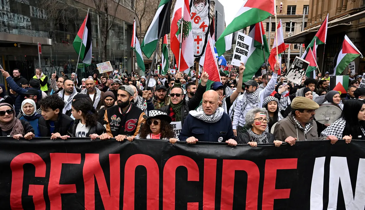 Ratusan pengunjuk rasa pro-Palestina berbaris di jalan-jalan di kawasan pusat bisnis di Sydney pada tanggal 4 Agustus 2024. (Saeed KHAN/AFP)