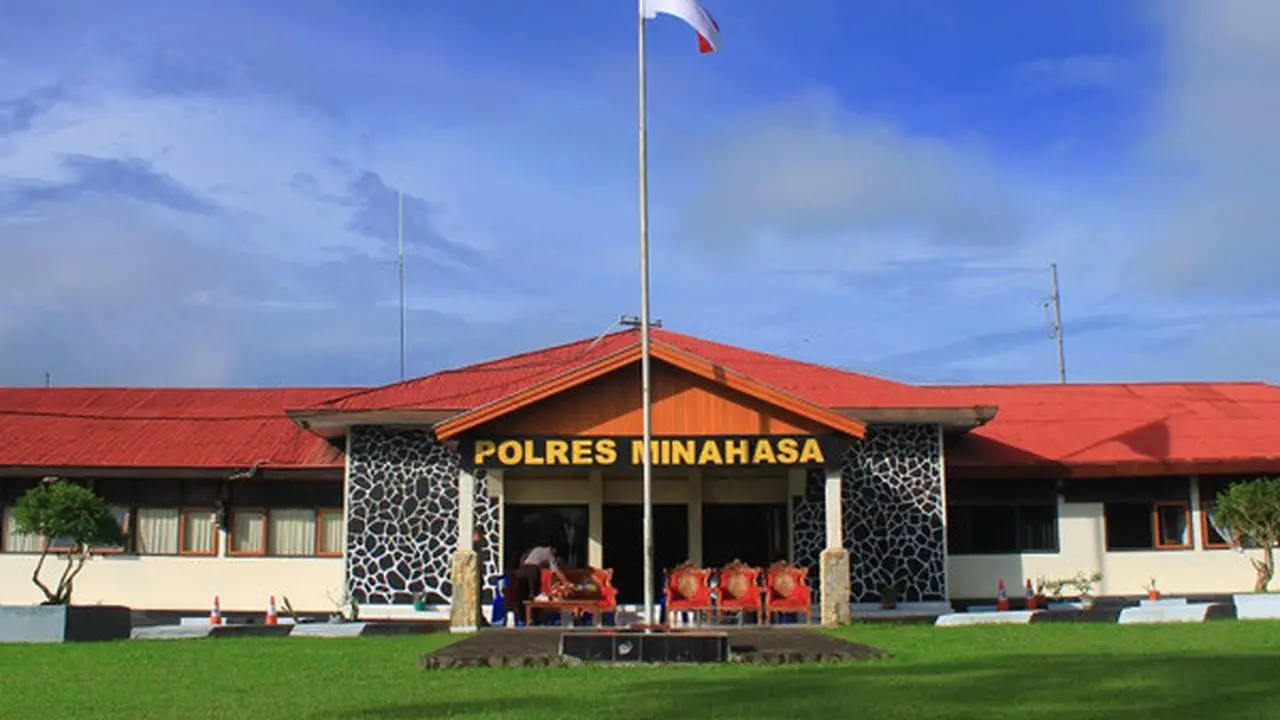 Pengungkapan kasus ini berawal dari laporan ibu korban di Polres Minahasa, Kamis siang.
