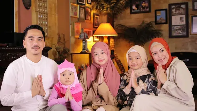6 Potret Kebersamaan Enda Ungu dan Putri Sulungnya, Bak Kakak Adik