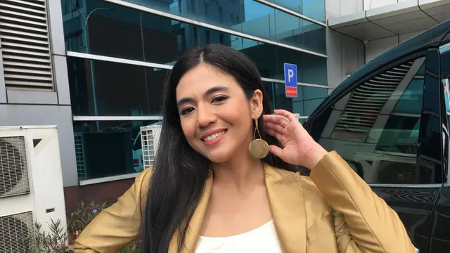 DJ Una (ist/ Munady Widjaja)