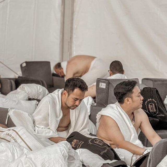 Raffi Ahmad dan keluarga lakoni ibadah haji (Instagram/raffinagita1717)