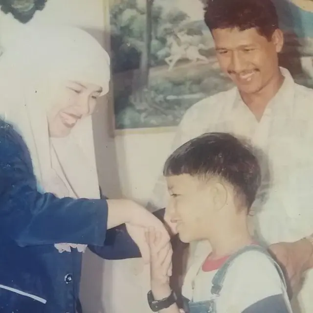 6 Potret Masa Kecil Ammar Zoni Ini Menggemaskan Banget