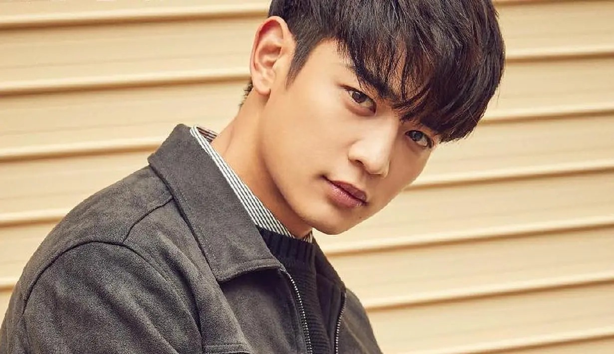 "Saat usiaku 30, aku ingin bisa terus melakukan promosi dengan SHINee. Lalu aku ingin akting. Secara pribadi, aku ingin membentuk keluarga sendiri sebelum usia 40-an," tuturnya. (Foto: soompi.com)