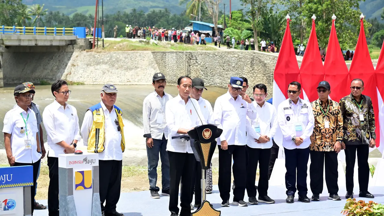 Presiden Joko Widodo atau Jokowi meresmikan rehabilitasi dan rekonstruksi daerah irigasi Gumbasa di Kabupaten Sigi, Sulawesi Tengah, Rabu (27/3/2024).