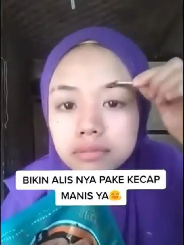 6 Aksi Nyeleneh Pakai Makeup dengan Bumbu Dapur Ini Hasilnya Kocak