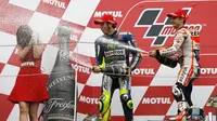 Valentino Rossi dan Dani Pedrosa di podium MotoGP Jepang (Reuters/Liputan6.com)
