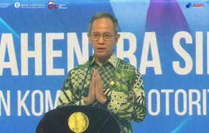 Ketua Dewan Komisioner Otoritas Jasa Keuangan (OJK), Mahendra Siregar, mengusulkan kepada pemerintah agar pelaksanaan program hapus buku dan hapus tagih di bank-bank Himbara diberlakukan kembali. (Liputan6.com/Tira Santia)