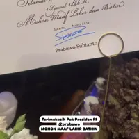 Melihat Isi Hampers dari Presiden Prabowo. [@mulanjameela1]