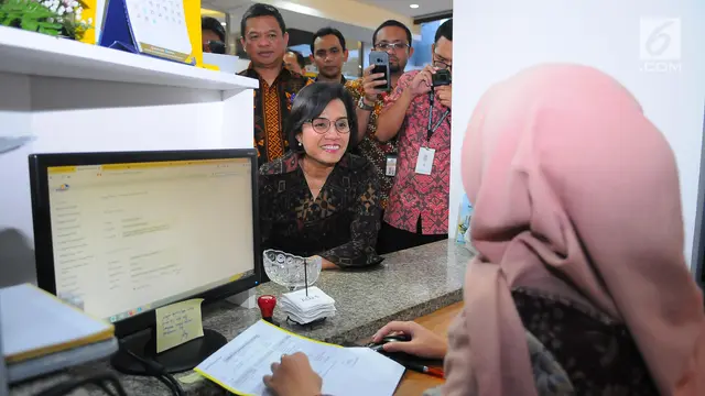 Sri Mulyani Cek Proses Laporan SPT di Kantor Pajak