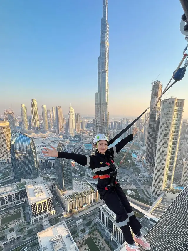 7 Potret Natasha Wilona Liburan di Dubai, Jajal Wahana yang Pacu Adrenalin