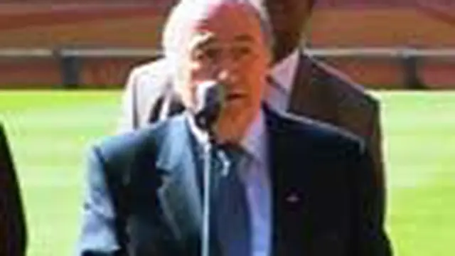 Presiden FIFA Sepp Blatter memastikan Afrika Selatan sudah siap menggelar perhelatan akbar Piala Dunia 2010 yang dimulai 11 Juni mendatang. Blatter mengatakan hal ini saat menghadiri serah terima Stadion Soccer City di Kota Johannesburg.