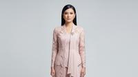 Kebaya Brokat Minimalis Elegan Modern. Foto: Woro Anjar Verianty via Gemini