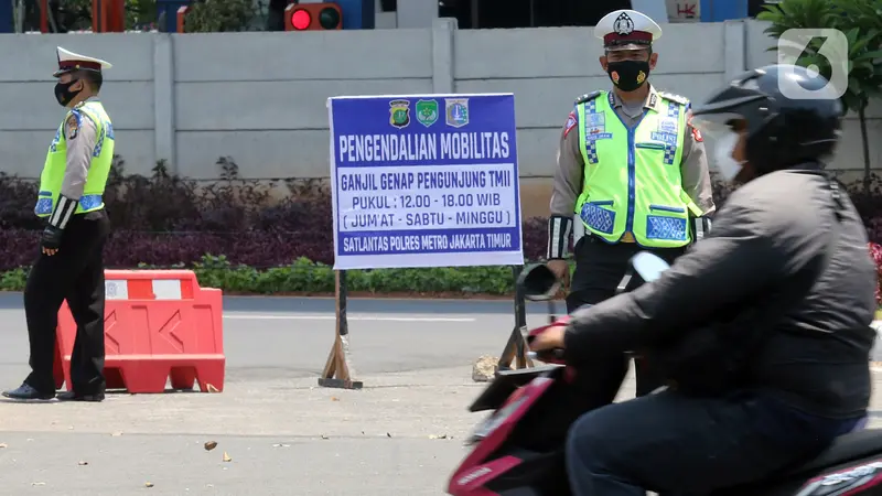 FOTO: Pengendalian Mobilitas Ganjil Genap Pengunjung TMII