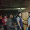 Kepolisian melakukan olah TKP dugaan pembunuhan satu keluarga di Palu, Minggu (26/7/2026). (foto Antara).