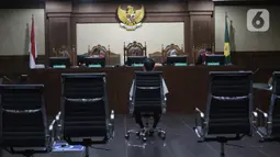 Terdakwa kasus dugaan korupsi di PT ASABRI Benny Tjokrosaputro menjalani sidang dengan agenda pembacaan putusan di Pengadilan Tipikor, Jakarta, Kamis (12/1/2023). Majelis hakim menjatuhkan vonis nihil kepada Benny Tjokrosaputro terkait pengelolaan keuangan dan dana investasi di PT Asabri tahun 2012-2019 dikarenakan sudah mendapat vonis seumur hidup dalam kasus Jiwasraya. (Liputan6.com/Johan Tallo)