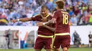 Penyerang Venezuela,  Jose Salomon Rondon (kiri) melakukan selebrasi usai mencetak gol kegawang  Uruguay pada Copa America  Centenario 2016 di Lincoln Financial Field, AS (10/6). Venezuela menang atas Uruguay 1-0. (Bill Streicher-USA TODAY Sports)