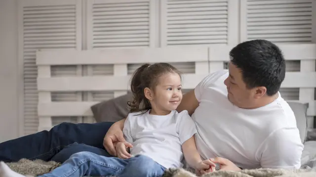 Peran ayah dalam membangun hubungan emosional dengan anak perempuan