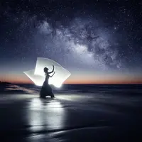 'Lukisan cahaya' berpadu selaras dengan panorama alam memesona. (Eric Paré/Bored Panda)