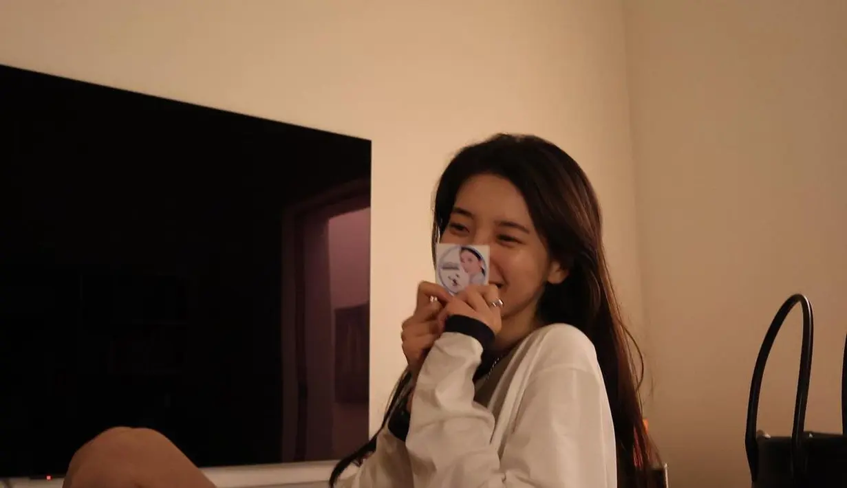 Bahkan keduanya tampil dengan baju rumah yang kasual. [Foto: Instagram/kyo1122]