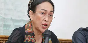 Dengan tegas, Sukmawati Soekarnoputri minta maaf untuk umat Islam.